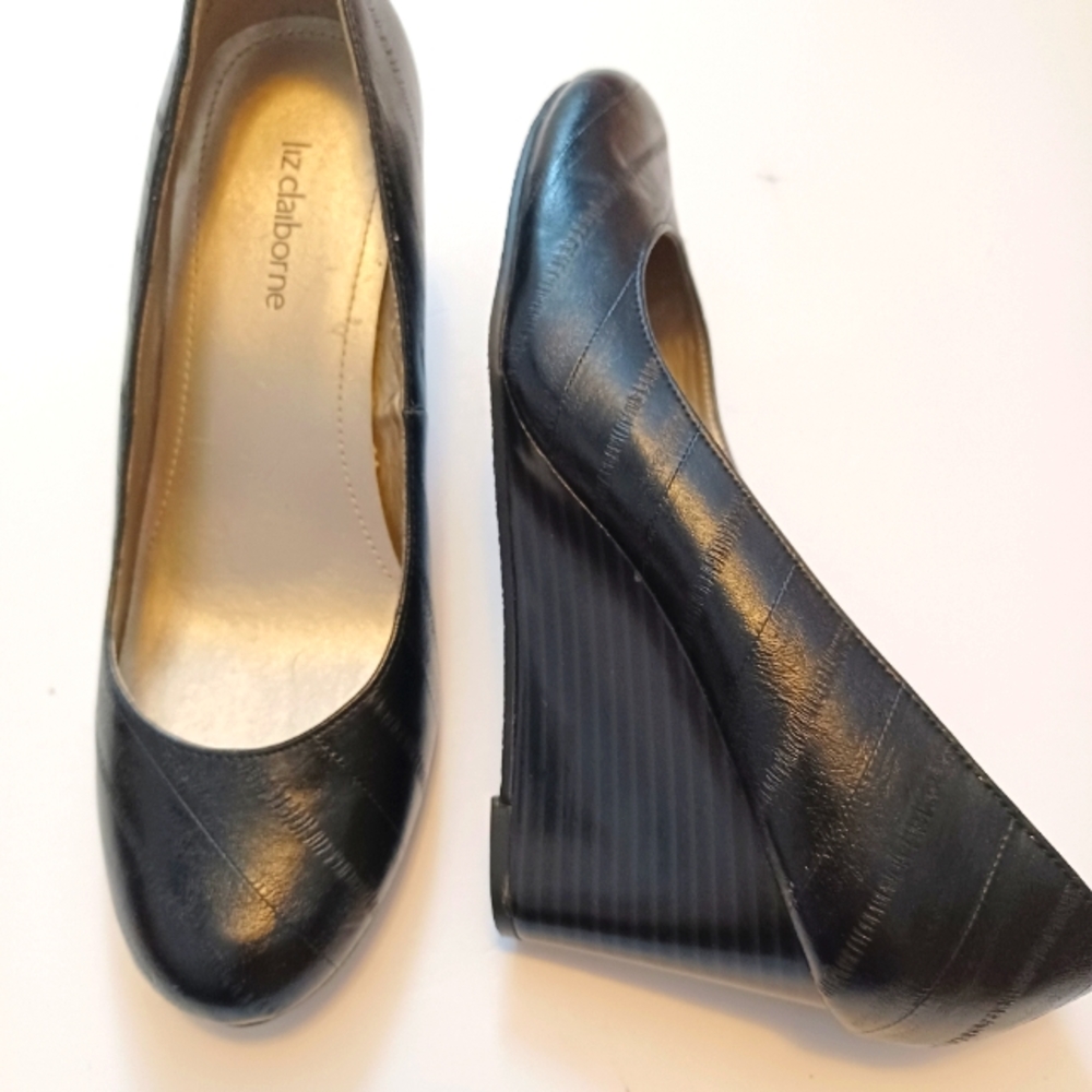 NWOB Liz Claiborne Wanda Wedge Black Shoes Size 7.5M